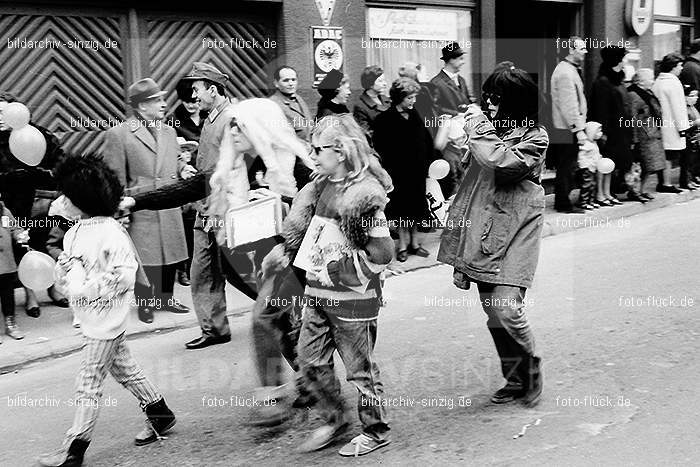 1967 Kinderzug am Veilchendienstag in Sinzig: KNVLSN-010249