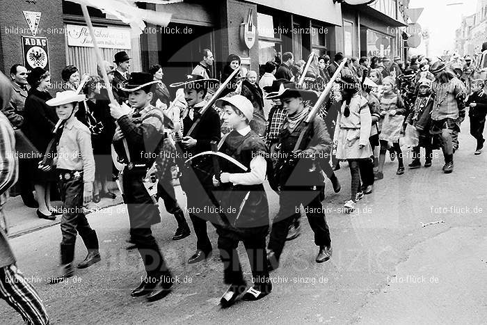 1967 Kinderzug am Veilchendienstag in Sinzig: KNVLSN-010250