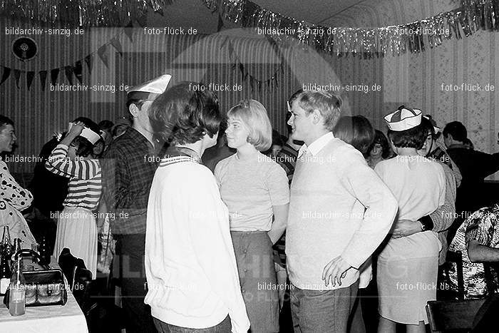 1966/1967 Jugendabend bei Steinemann Karneval: JGSTKR-010262