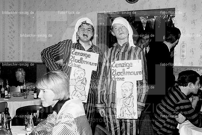1966/1967 Jugendabend bei Steinemann Karneval: JGSTKR-010265