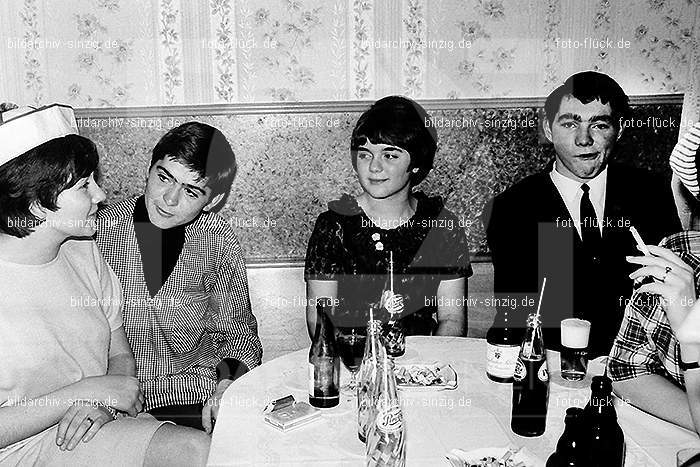 1966/1967 Jugendabend bei Steinemann Karneval: JGSTKR-010266