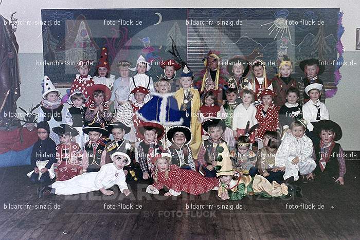 1966/1967 Karneval im Kath. Kindergarten St. Peter: KRKTKNSTPT-010289