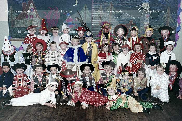 1966/1967 Karneval im Kath. Kindergarten St. Peter: KRKTKNSTPT-010291