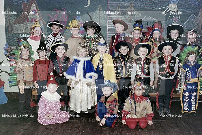 1966/1967 Karneval im Kath. Kindergarten St. Peter: KRKTKNSTPT-010293