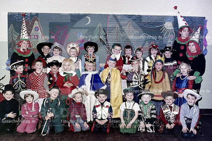 1966/1967 Karneval im Kath. Kindergarten St. Peter: KRKTKNSTPT-010294