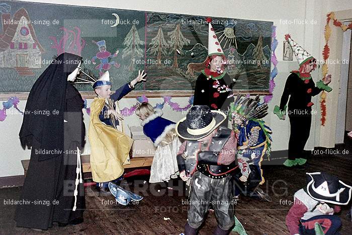 1966/1967 Karneval im Kath. Kindergarten St. Peter: KRKTKNSTPT-010299