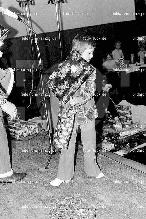 1973 Weihnachtsfeier für die Kinder der Angestellten der Agrob: WHFRKNNGGR-010337