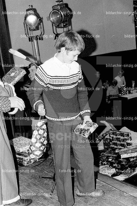 1973 Weihnachtsfeier für die Kinder der Angestellten der Agrob: WHFRKNNGGR-010340