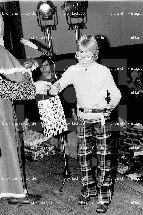 1973 Weihnachtsfeier für die Kinder der Angestellten der Agrob: WHFRKNNGGR-010341