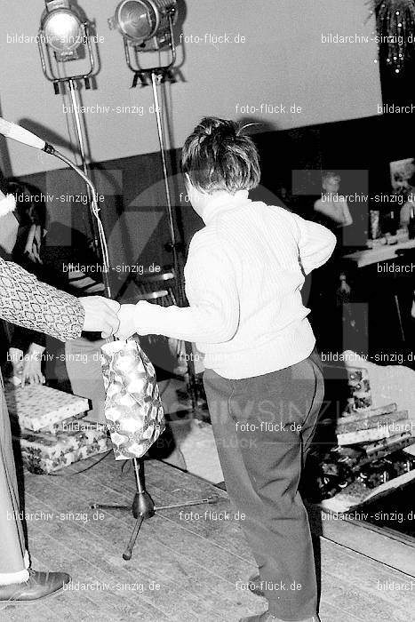 1973 Weihnachtsfeier für die Kinder der Angestellten der Agrob: WHFRKNNGGR-010343