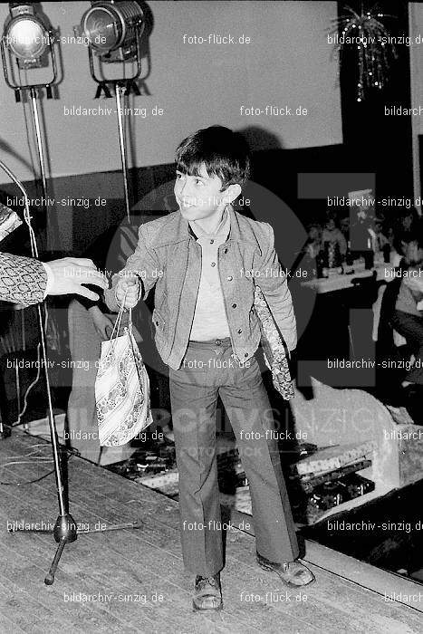 1973 Weihnachtsfeier für die Kinder der Angestellten der Agrob: WHFRKNNGGR-010351