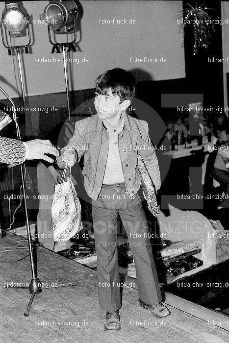 1973 Weihnachtsfeier für die Kinder der Angestellten der Agrob: WHFRKNNGGR-010351