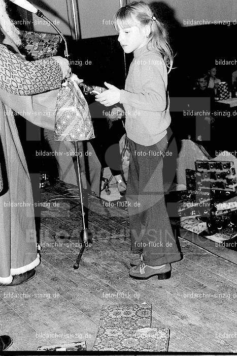 1973 Weihnachtsfeier für die Kinder der Angestellten der Agrob: WHFRKNNGGR-010354