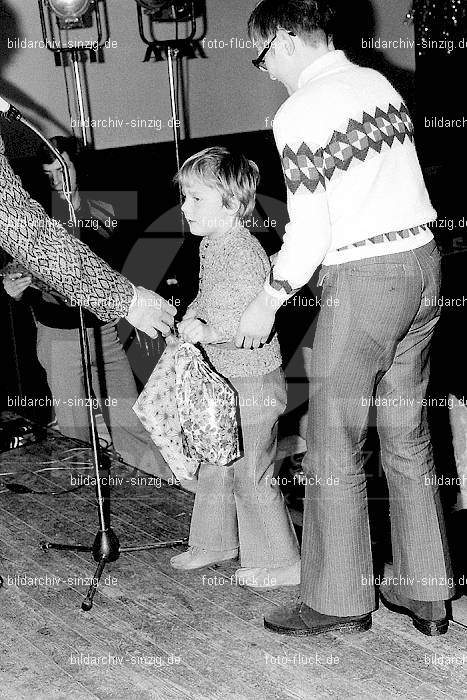 1973 Weihnachtsfeier für die Kinder der Angestellten der Agrob: WHFRKNNGGR-010362