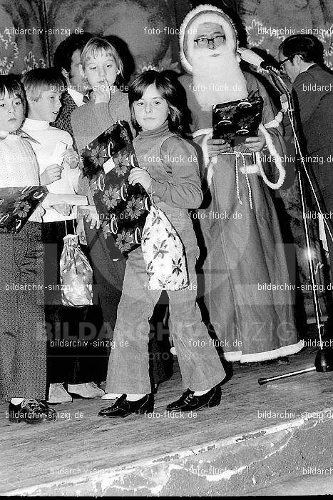 1973 Weihnachtsfeier für die Kinder der Angestellten der Agrob: WHFRKNNGGR-010367