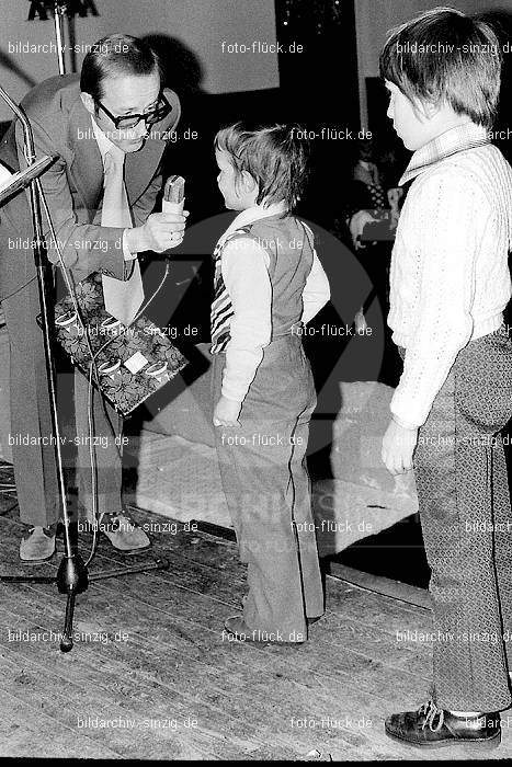 1973 Weihnachtsfeier für die Kinder der Angestellten der Agrob: WHFRKNNGGR-010370