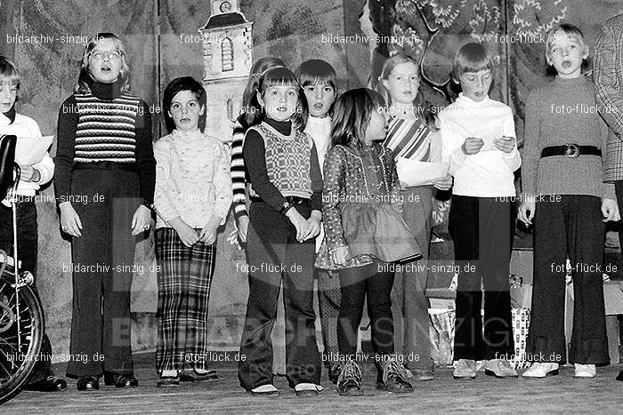 1973 Weihnachtsfeier für die Kinder der Angestellten der Agrob: WHFRKNNGGR-010376