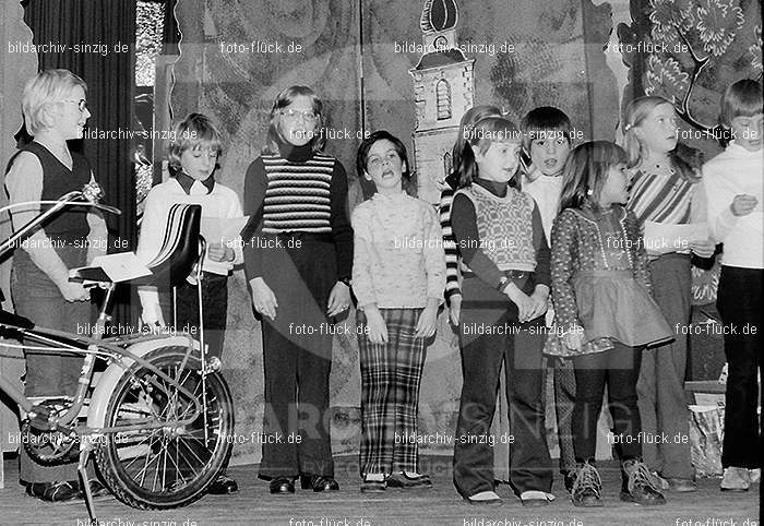 1973 Weihnachtsfeier für die Kinder der Angestellten der Agrob: WHFRKNNGGR-010377