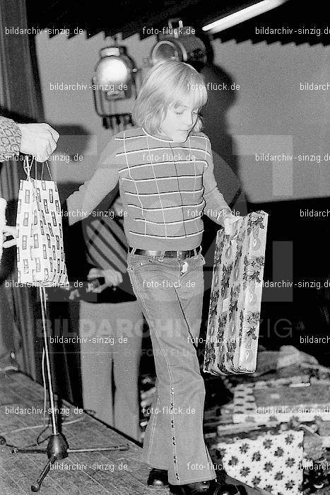 1973 Weihnachtsfeier für die Kinder der Angestellten der Agrob: WHFRKNNGGR-010378