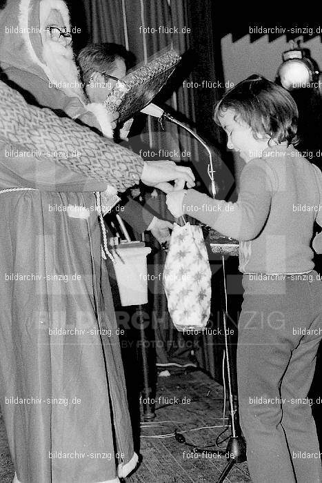1973 Weihnachtsfeier für die Kinder der Angestellten der Agrob: WHFRKNNGGR-010380