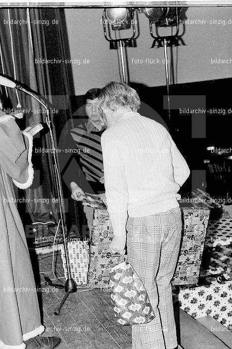 1973 Weihnachtsfeier für die Kinder der Angestellten der Agrob: WHFRKNNGGR-010383