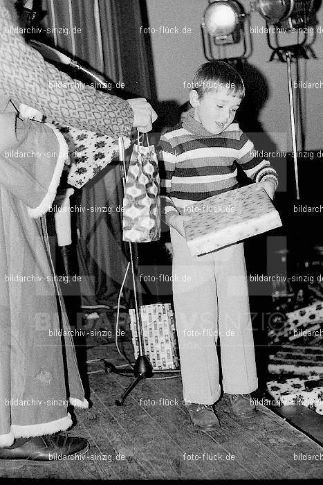 1973 Weihnachtsfeier für die Kinder der Angestellten der Agrob: WHFRKNNGGR-010386