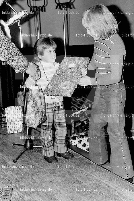 1973 Weihnachtsfeier für die Kinder der Angestellten der Agrob: WHFRKNNGGR-010403