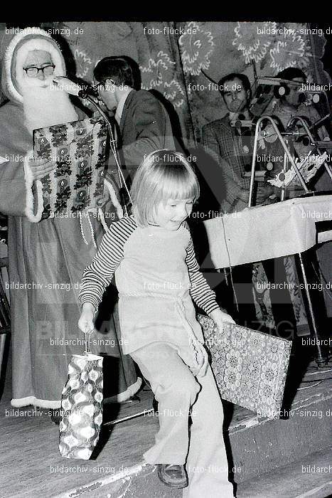 1973 Weihnachtsfeier für die Kinder der Angestellten der Agrob: WHFRKNNGGR-010409