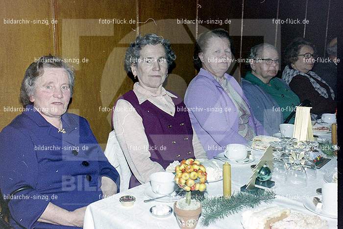 1974 Weihnachtsfeier der Senioren im Helenensaal Sinzig: WHSNHLSN-011075