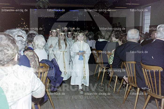 1974 Weihnachtsfeier der Senioren im Helenensaal Sinzig: WHSNHLSN-011078