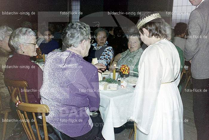 1974 Weihnachtsfeier der Senioren im Helenensaal Sinzig: WHSNHLSN-011079