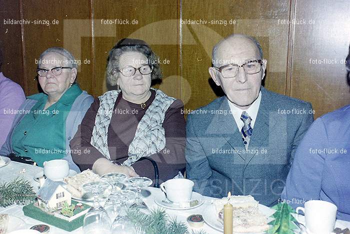 1974 Weihnachtsfeier der Senioren im Helenensaal Sinzig: WHSNHLSN-011080