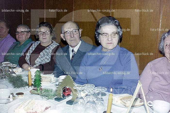1974 Weihnachtsfeier der Senioren im Helenensaal Sinzig: WHSNHLSN-011081