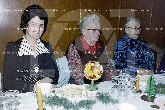 1974 Weihnachtsfeier der Senioren im Helenensaal Sinzig: WHSNHLSN-011083