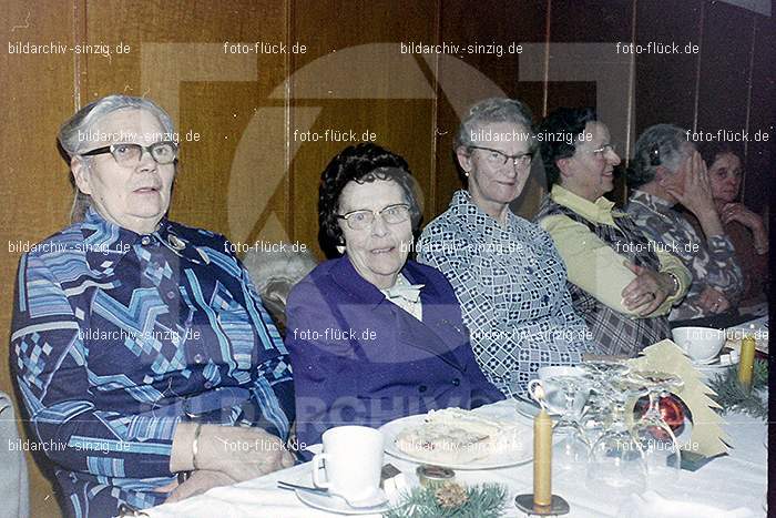 1974 Weihnachtsfeier der Senioren im Helenensaal Sinzig: WHSNHLSN-011084