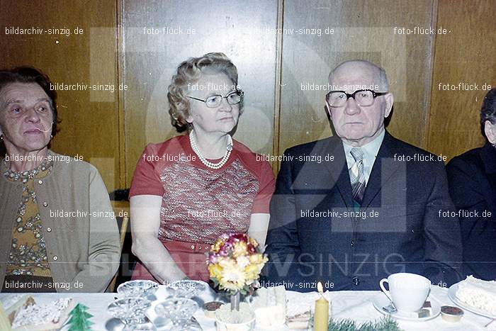 1974 Weihnachtsfeier der Senioren im Helenensaal Sinzig: WHSNHLSN-011088