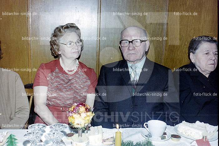 1974 Weihnachtsfeier der Senioren im Helenensaal Sinzig: WHSNHLSN-011089