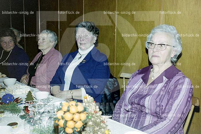 1974 Weihnachtsfeier der Senioren im Helenensaal Sinzig: WHSNHLSN-011092