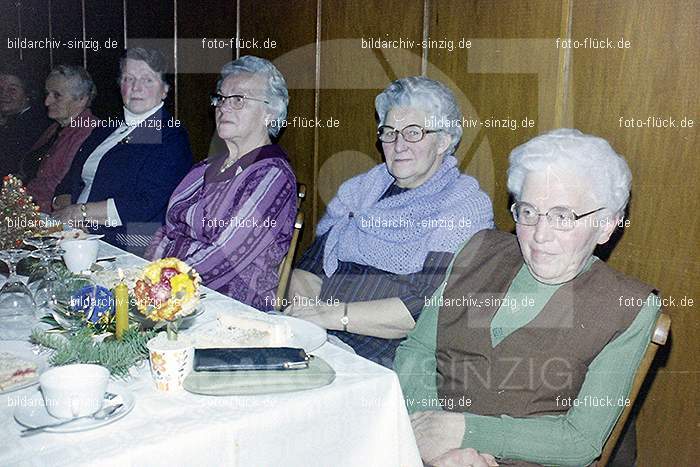 1974 Weihnachtsfeier der Senioren im Helenensaal Sinzig: WHSNHLSN-011093