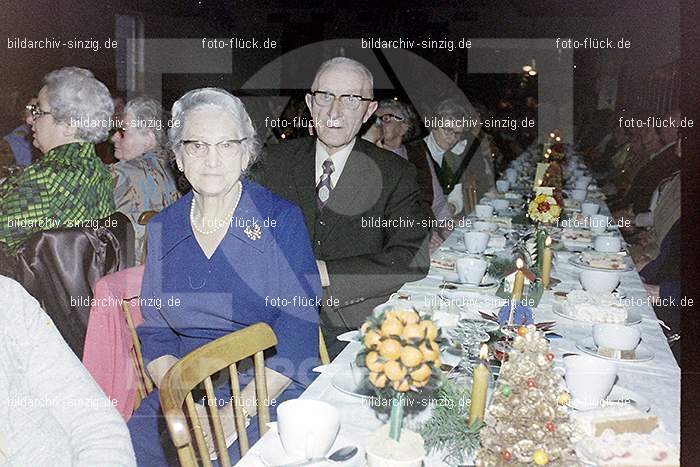 1974 Weihnachtsfeier der Senioren im Helenensaal Sinzig: WHSNHLSN-011094