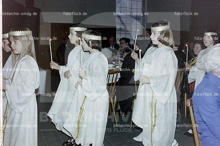 1974 Weihnachtsfeier der Senioren im Helenensaal Sinzig: WHSNHLSN-011095