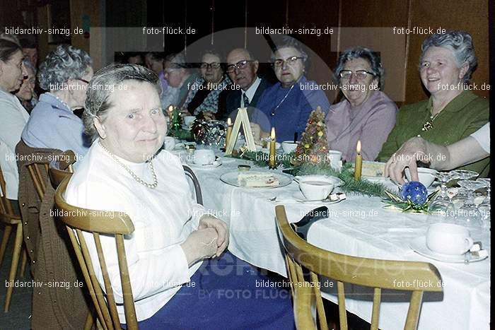 1974 Weihnachtsfeier der Senioren im Helenensaal Sinzig: WHSNHLSN-011100