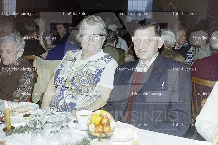 1974 Weihnachtsfeier der Senioren im Helenensaal Sinzig: WHSNHLSN-011104