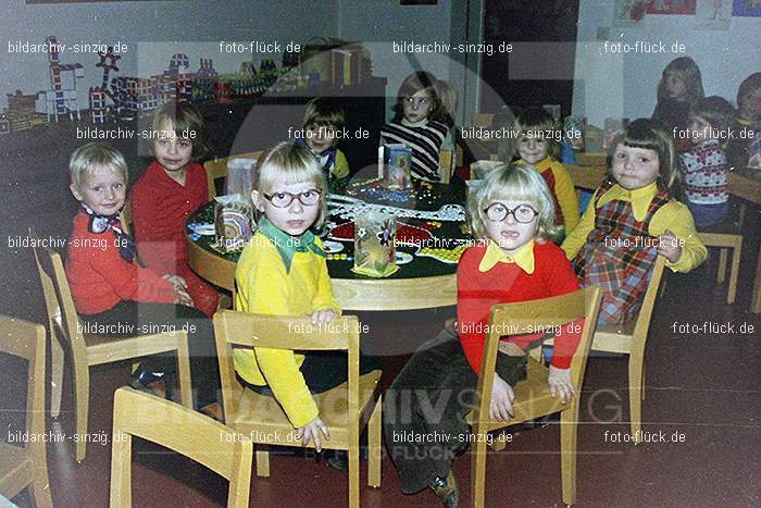 1974 Sankt Martin im Kindergarten St. Peter: SNMRKNSTPT-011154