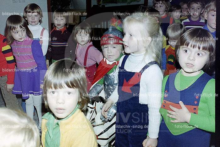 1974 Sankt Martin im Kindergarten St. Peter: SNMRKNSTPT-011177