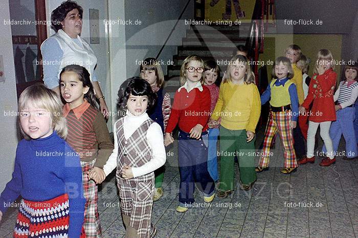 1974 Sankt Martin im Kindergarten St. Peter: SNMRKNSTPT-011178