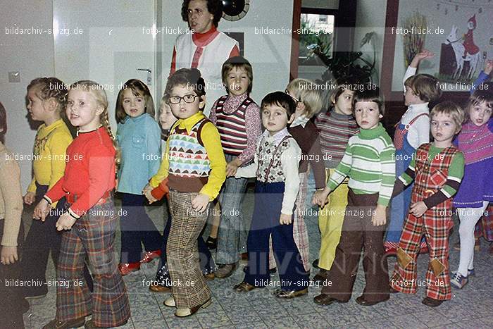 1974 Sankt Martin im Kindergarten St. Peter: SNMRKNSTPT-011182
