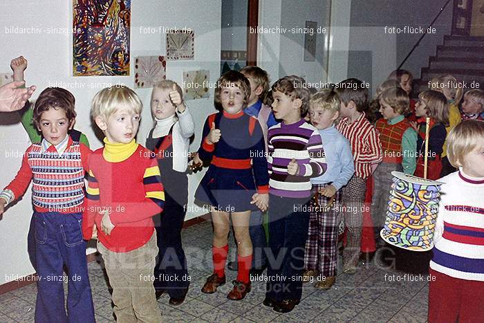 1974 Sankt Martin im Kindergarten St. Peter: SNMRKNSTPT-011186