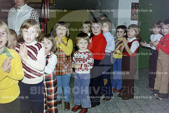 1974 Sankt Martin im Kindergarten St. Peter: SNMRKNSTPT-011187