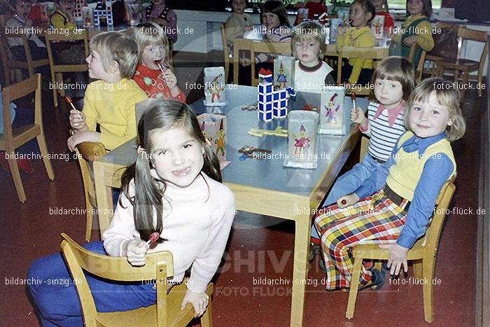 1974 Sankt Martin im Kindergarten St. Peter: SNMRKNSTPT-011195